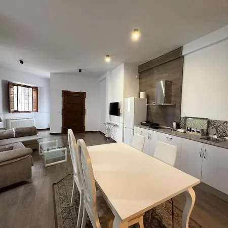 Old Town 2 Bedrooms 2 Bathrooms *
