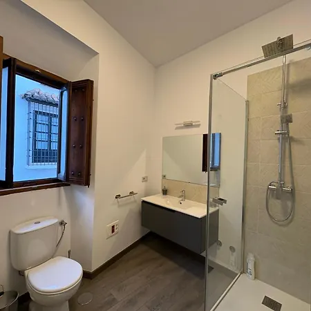 Old Town 2 Bedrooms 2 Bathrooms شقة *
