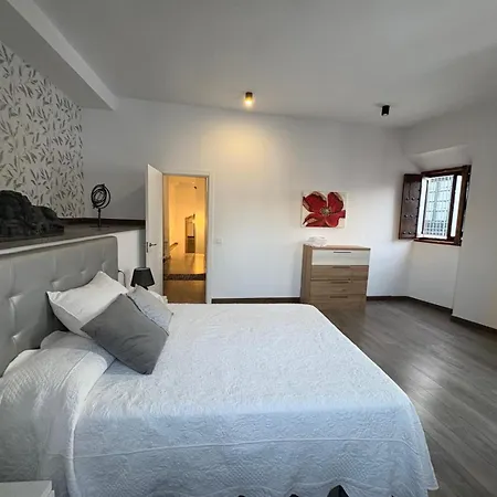 Old Town 2 Bedrooms 2 Bathrooms شقة *